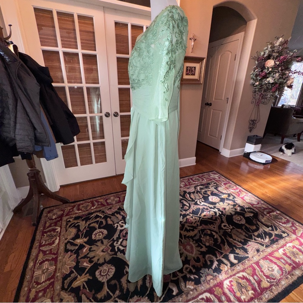 Miss Veil mint green lace and chiffon floor-length formal gown size 12 - Picture 5 of 16